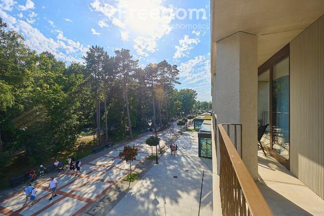 Apart 3 pok. nad promenadą, duży narożny taras.