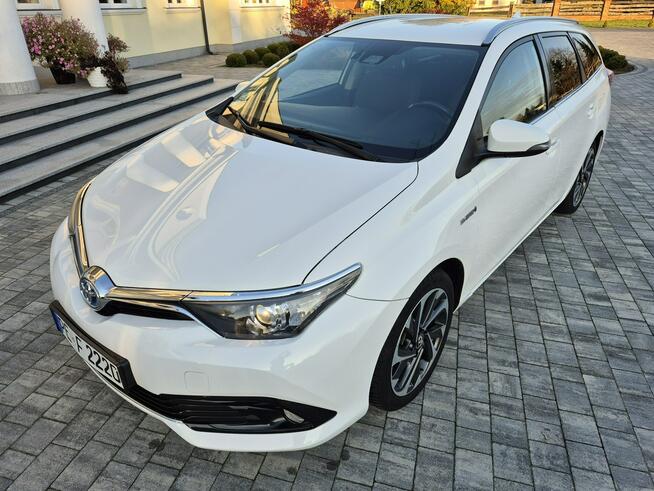 Toyota Auris 1.8 hybrid climatronic kamera grzane fotele