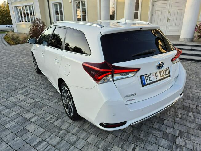 Toyota Auris 1.8 hybrid climatronic kamera grzane fotele