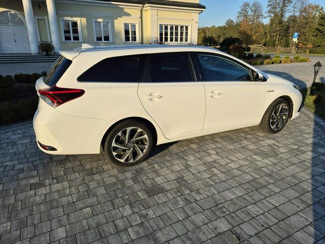 Toyota Auris 1.8 hybrid climatronic kamera grzane fotele