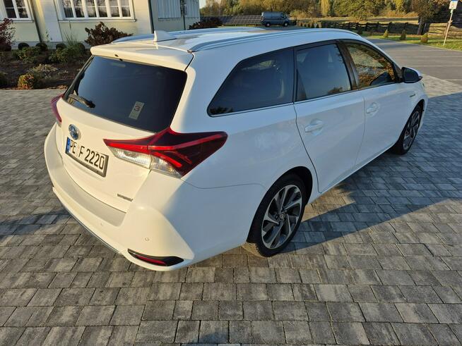 Toyota Auris 1.8 hybrid climatronic kamera grzane fotele
