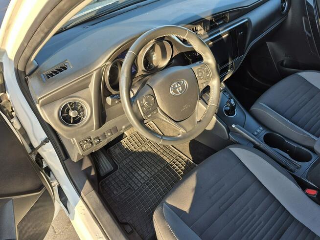Toyota Auris 1.8 hybrid climatronic kamera grzane fotele