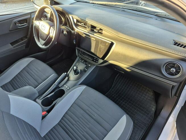 Toyota Auris 1.8 hybrid climatronic kamera grzane fotele