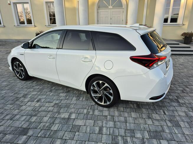 Toyota Auris 1.8 hybrid climatronic kamera grzane fotele