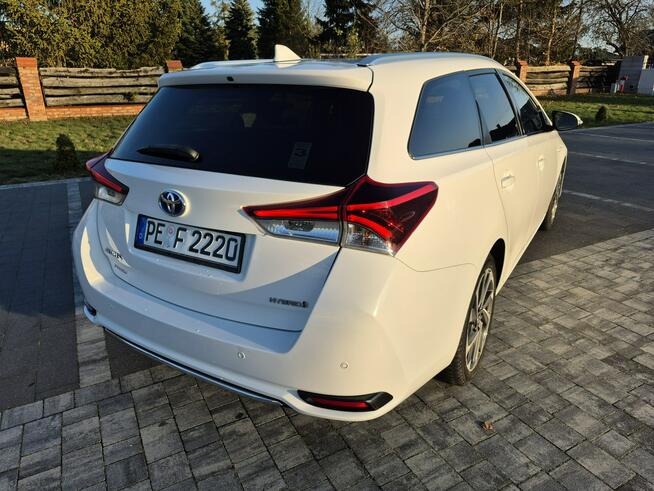 Toyota Auris 1.8 hybrid climatronic kamera grzane fotele