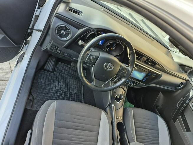 Toyota Auris 1.8 hybrid climatronic kamera grzane fotele