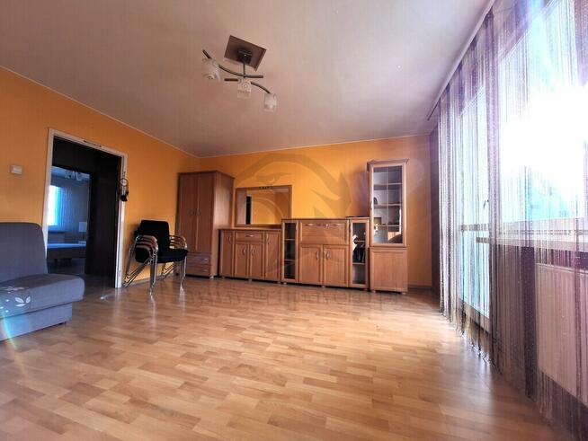 Tu się nie dzwoni – tu się woła z balkonu!