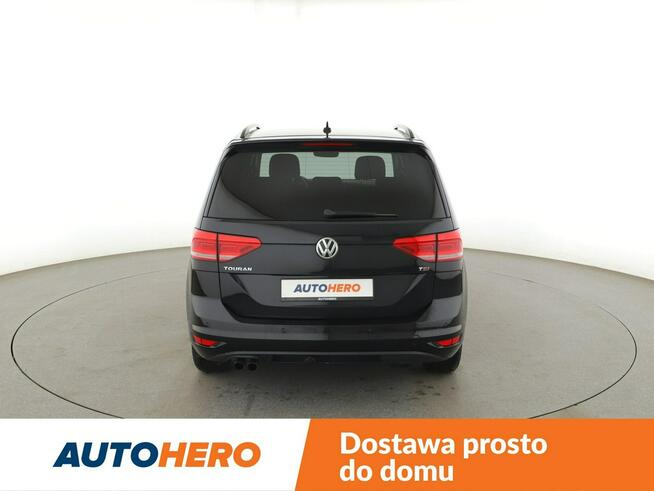 Volkswagen Touran 7 os. DSG navi klima auto grzane fotele czujniki parkowania