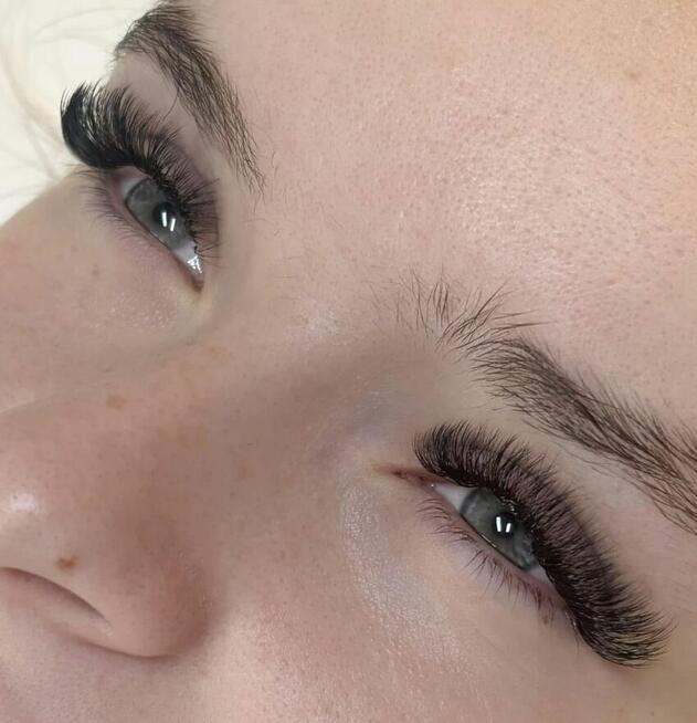 Stylizacja rzęs i brwi