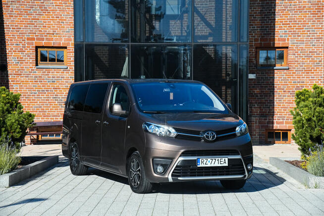 LuxuryTour Rzeszów Przewóz osób w segmencie Business & VIP