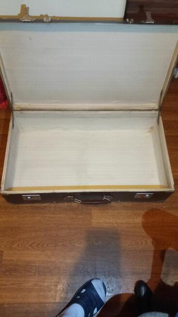 Stare walizki kufry podróżne