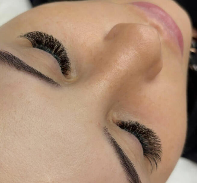 Stylizacja rzęs i brwi