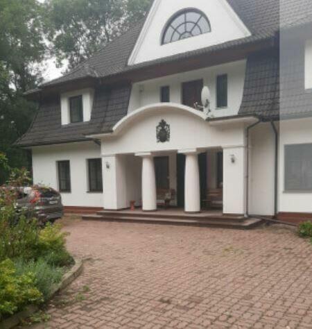 Piękny dworek w stylu klasycystycznym