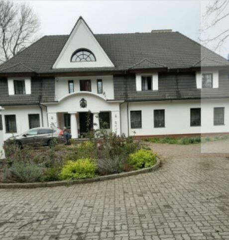 Piękny dworek w stylu klasycystycznym