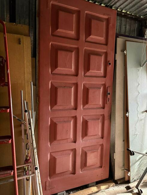 Drzwi z demontażu z pełnego drewna