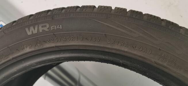 Sprzedam opony zimowe NOKIAN PREMIUM 225/45R19 WR A4