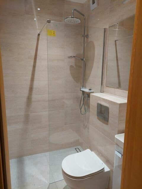 3 pokoje, oddzielna kuchnia, 2 garderoby, 2 łazienki, garaż