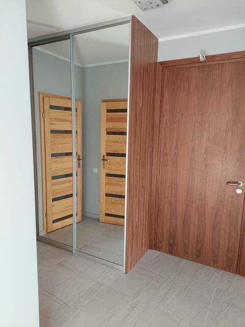 3 pokoje, oddzielna kuchnia, 2 garderoby, 2 łazienki, garaż