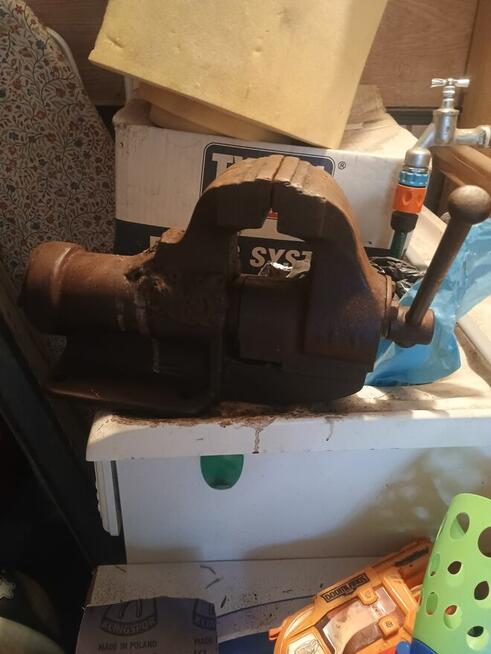 Bardzo dobre solidne imadło