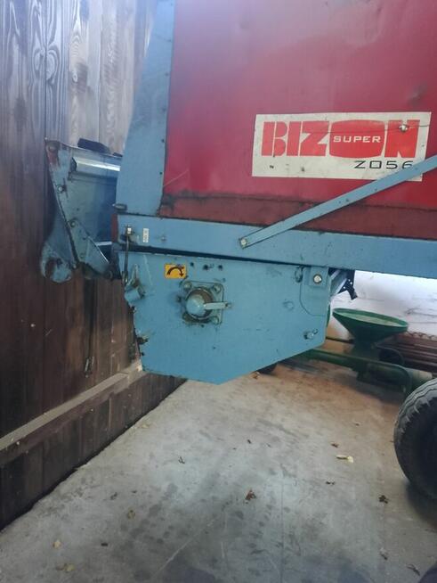 Kombajn Bizon Super ZO56 sieczkarnią