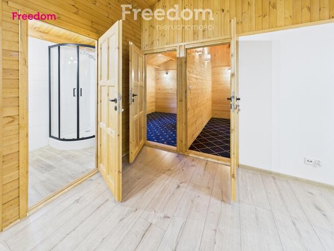 Nowoczesny dom z tarasem w ośrodku nad jeziorem