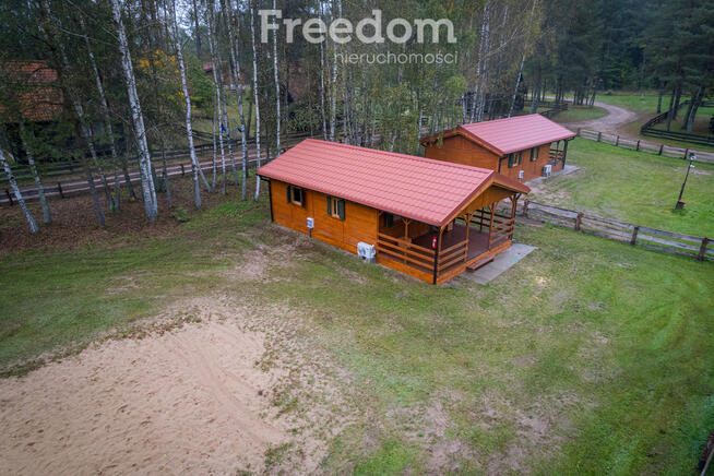 Nowoczesny dom z tarasem w ośrodku nad jeziorem