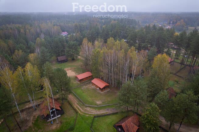 Nowoczesny dom z tarasem w ośrodku nad jeziorem