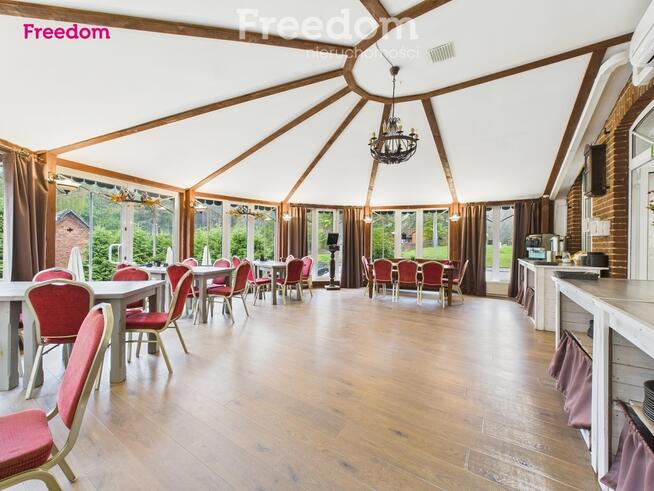 Nowoczesny dom z tarasem w ośrodku nad jeziorem