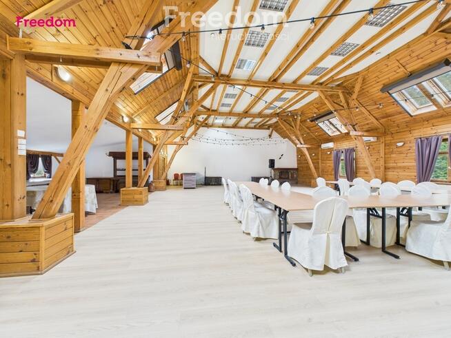 Nowoczesny dom z tarasem w ośrodku nad jeziorem