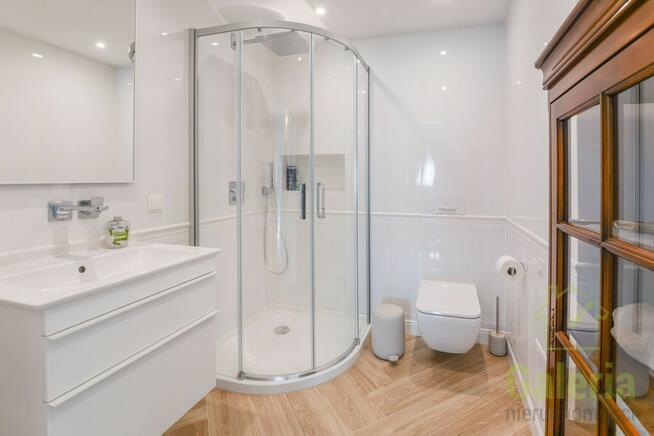 Apartament z tarasem z widokiem na morze.