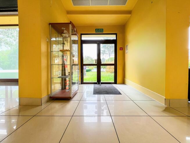 Lokal na parterze z witryną 125 m2