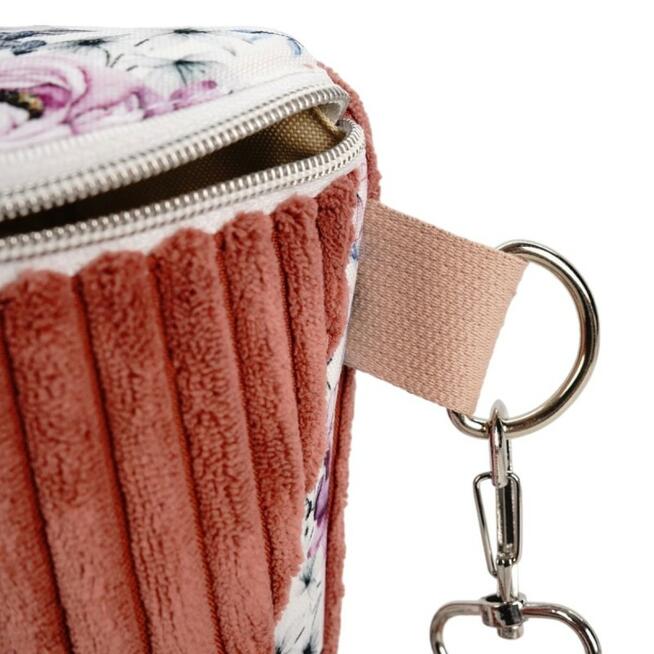 Torebka-Nerka Sztruksowa Brudny Róż z motywem Kwiatów – handmade