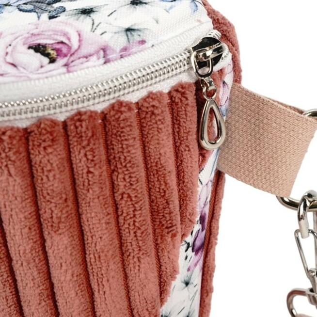 Torebka-Nerka Sztruksowa Brudny Róż z motywem Kwiatów – handmade