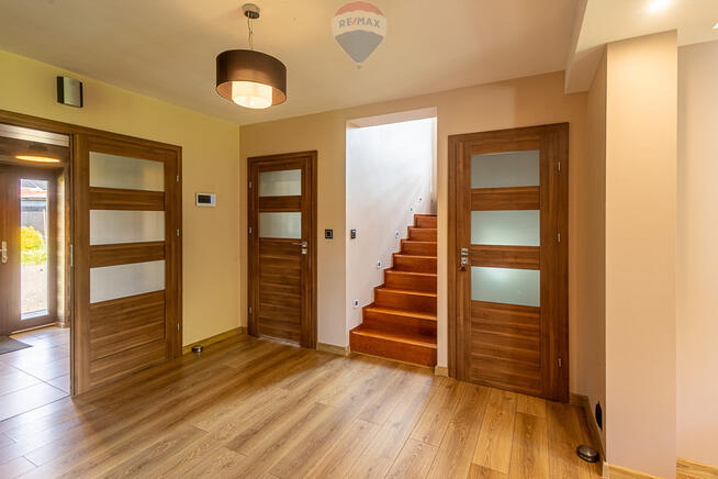 Przepiękny dom z ogrodem na sprzedaż!