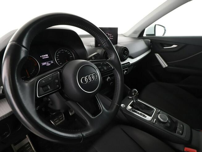 Audi Q2 4x4 S-tronic full LED navi klima auto czujniki parkowania