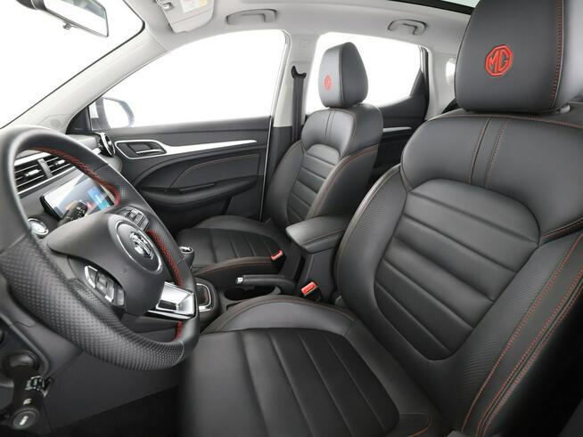 MG ZS Luxury skóra niski przebieg panorama navi kamera grzane fotele tempoma