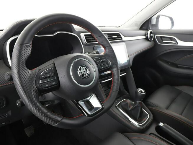 MG ZS Luxury skóra niski przebieg panorama navi kamera grzane fotele tempoma