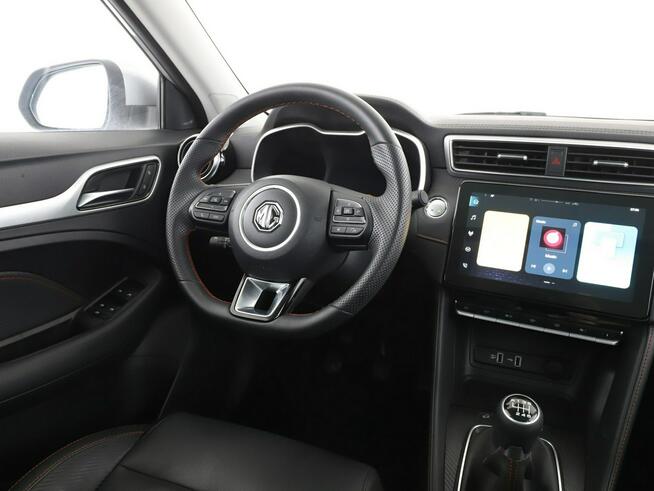 MG ZS Luxury skóra niski przebieg panorama navi kamera grzane fotele tempoma