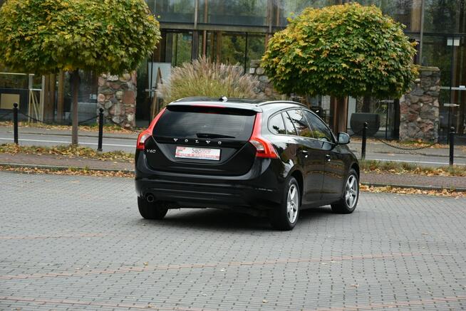Volvo V60 2.0d 120KM Manual 2015r. LED NAVi TEMPOMAT Isofix