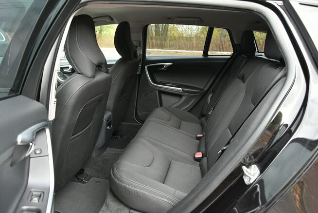 Volvo V60 2.0d 120KM Manual 2015r. LED NAVi TEMPOMAT Isofix