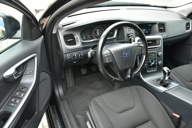 Volvo V60 2.0d 120KM Manual 2015r. LED NAVi TEMPOMAT Isofix