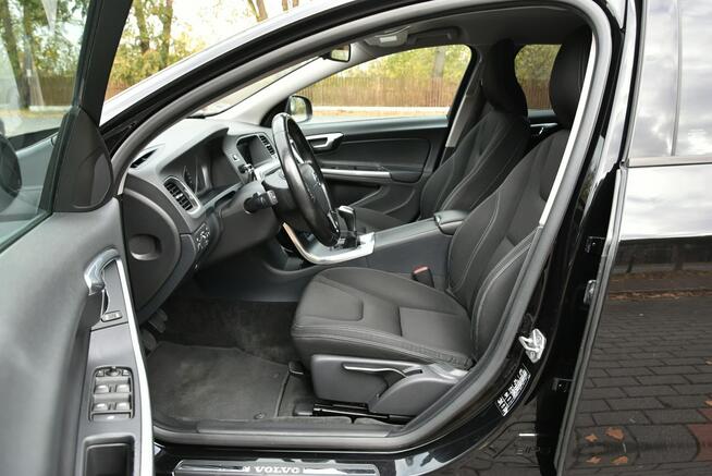 Volvo V60 2.0d 120KM Manual 2015r. LED NAVi TEMPOMAT Isofix