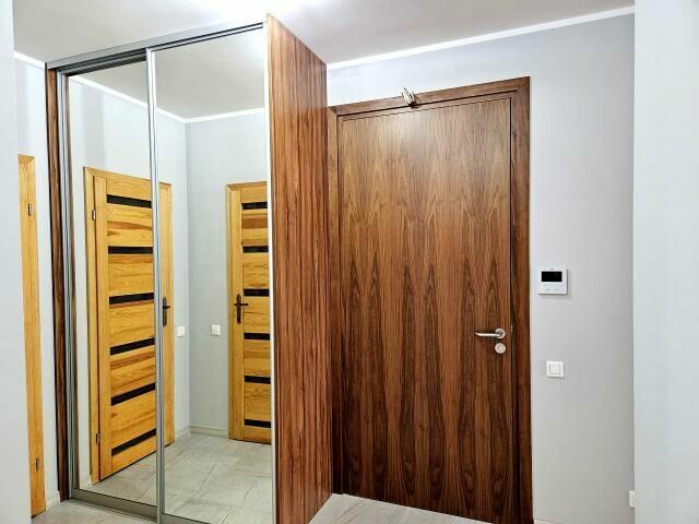 3 pokoje, oddzielna kuchnia, 2 garderoby, 2 łazienki, garaż