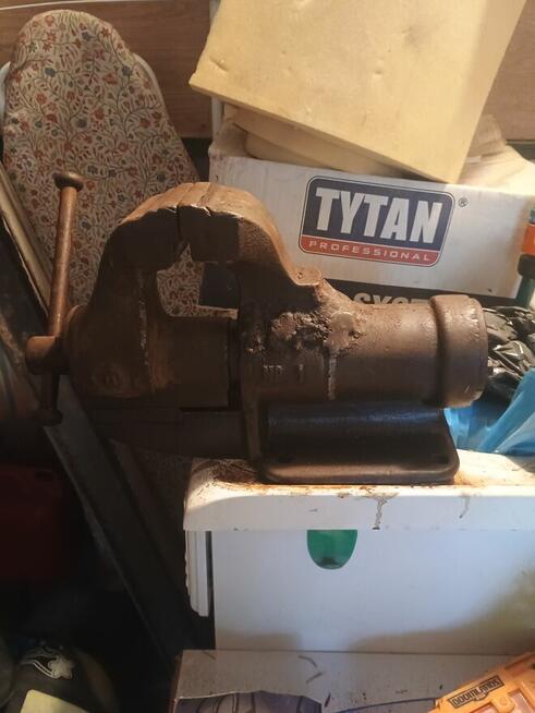 Bardzo dobre solidne imadło