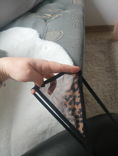 Stringi w panterkę plus size