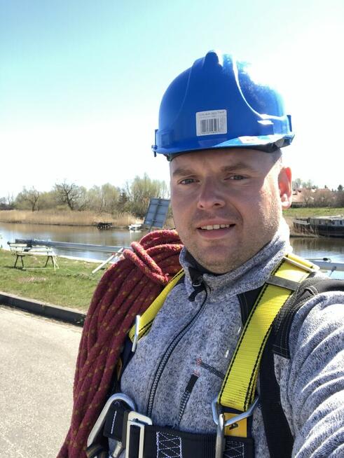 Wartościowy dyspozycyjny pracownik-Pomocnik Elektryka.