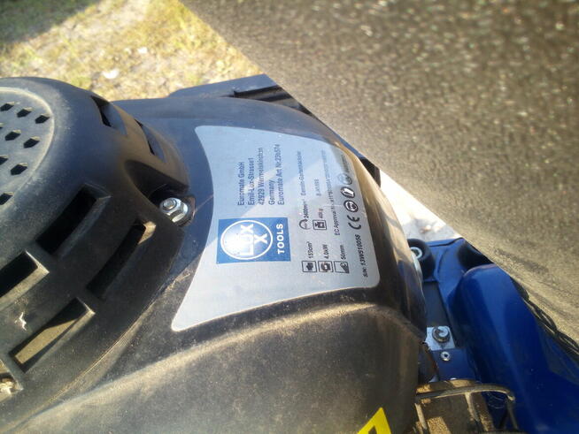 Spalinowy rozdrabniacz do gałęzi