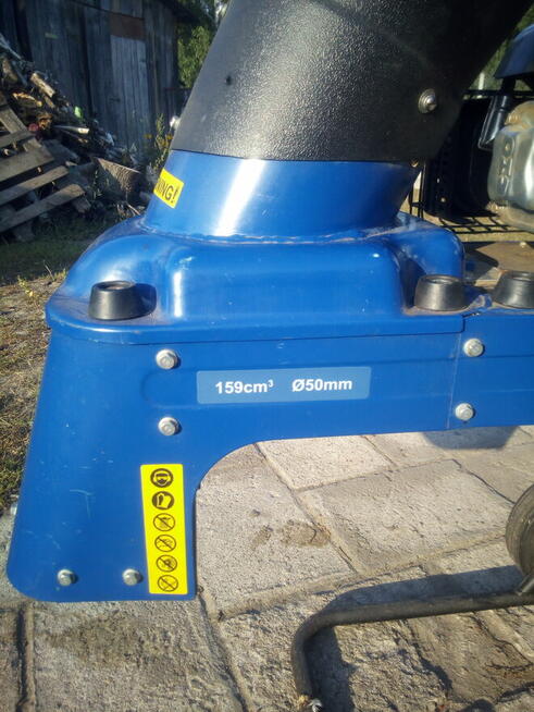 Spalinowy rozdrabniacz do gałęzi