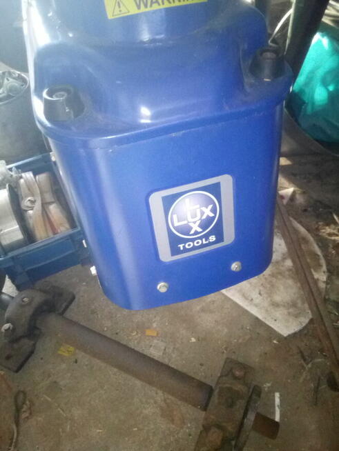 Spalinowy rozdrabniacz do gałęzi