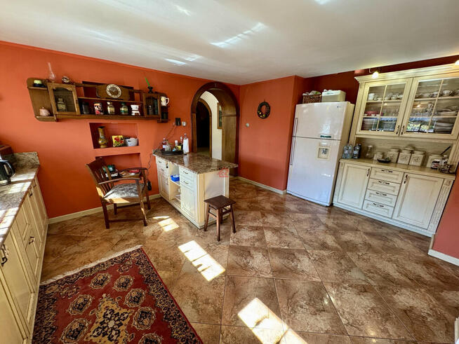 Przestronny dom 360 m² z ogrodem – Piękny ogród